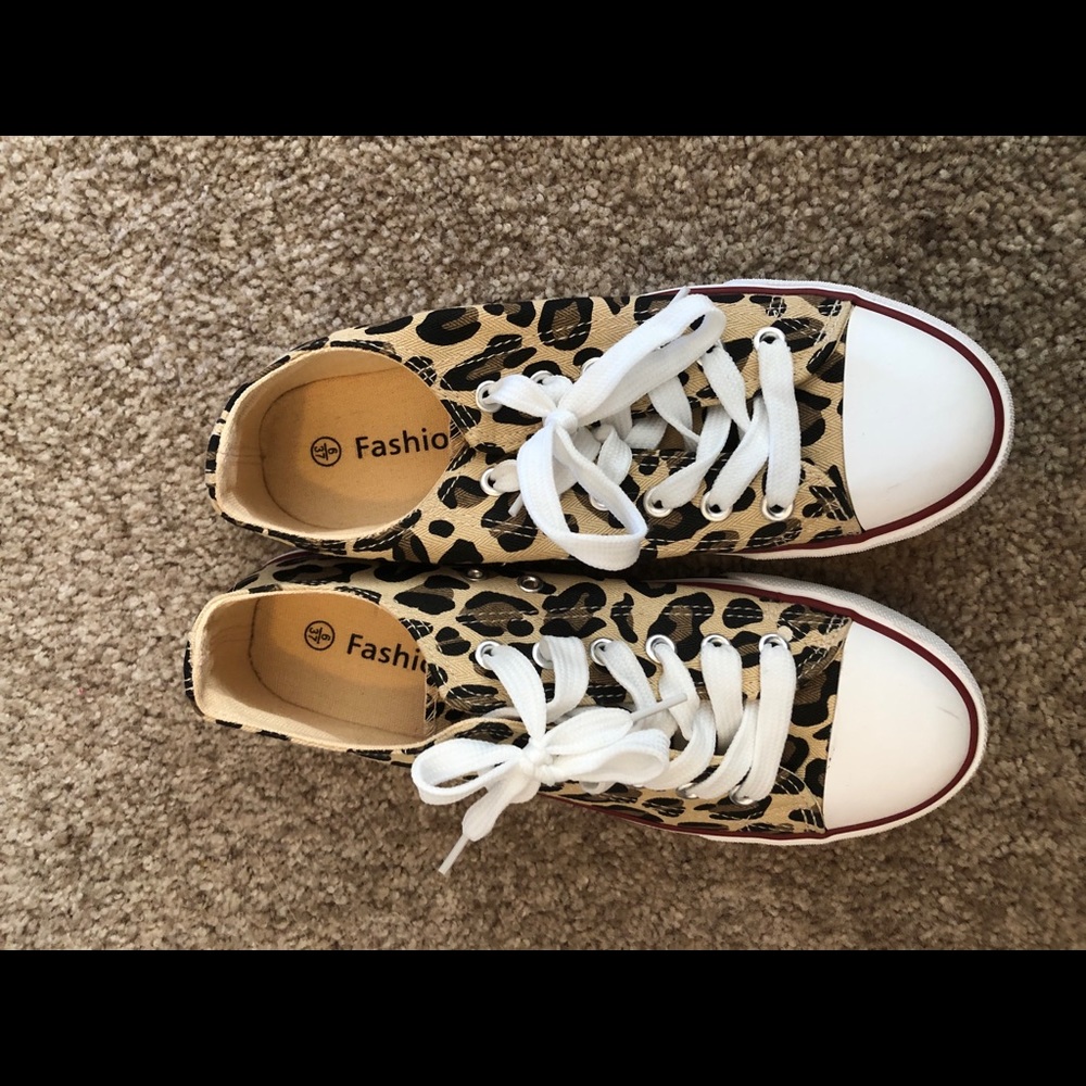 Leopard print tennis shoes